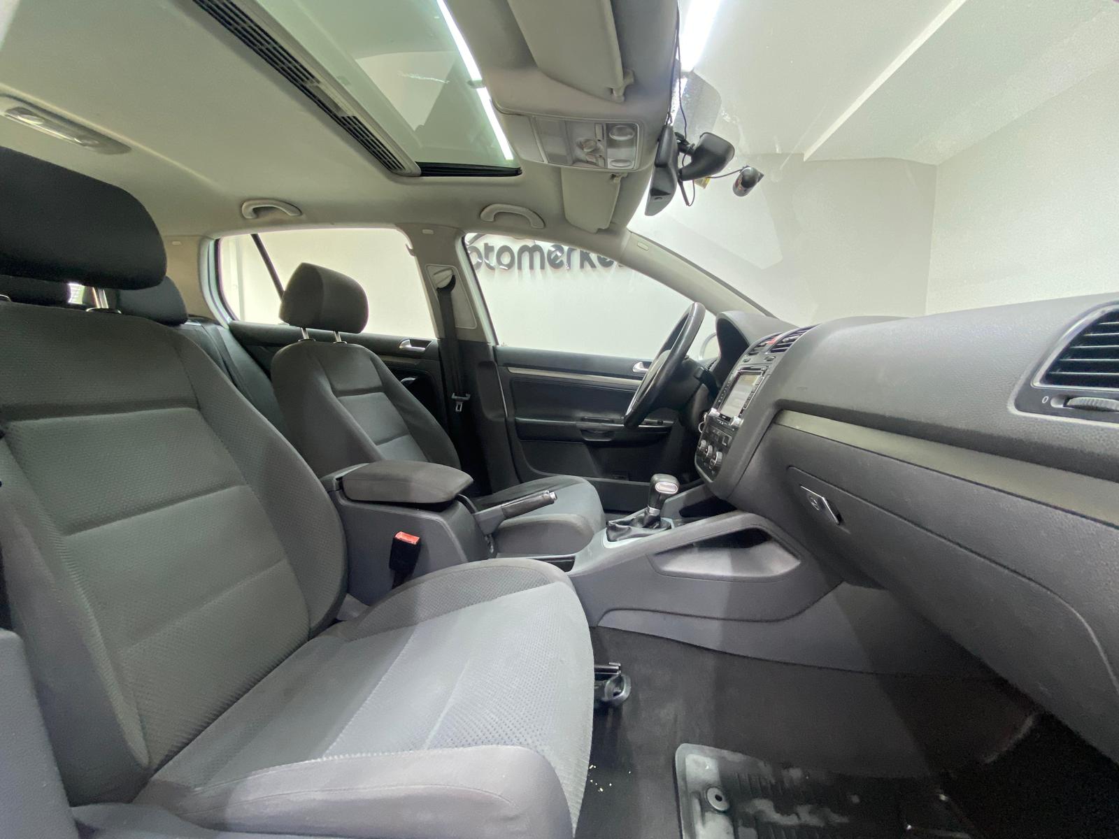 VOLKSWAGEN GOLF 22